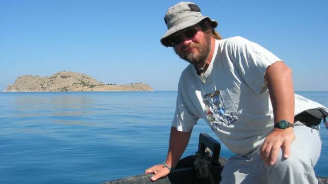 Approaching Akhtamar island