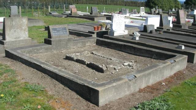 Grave of Charles and Rose Hills at Gisborne